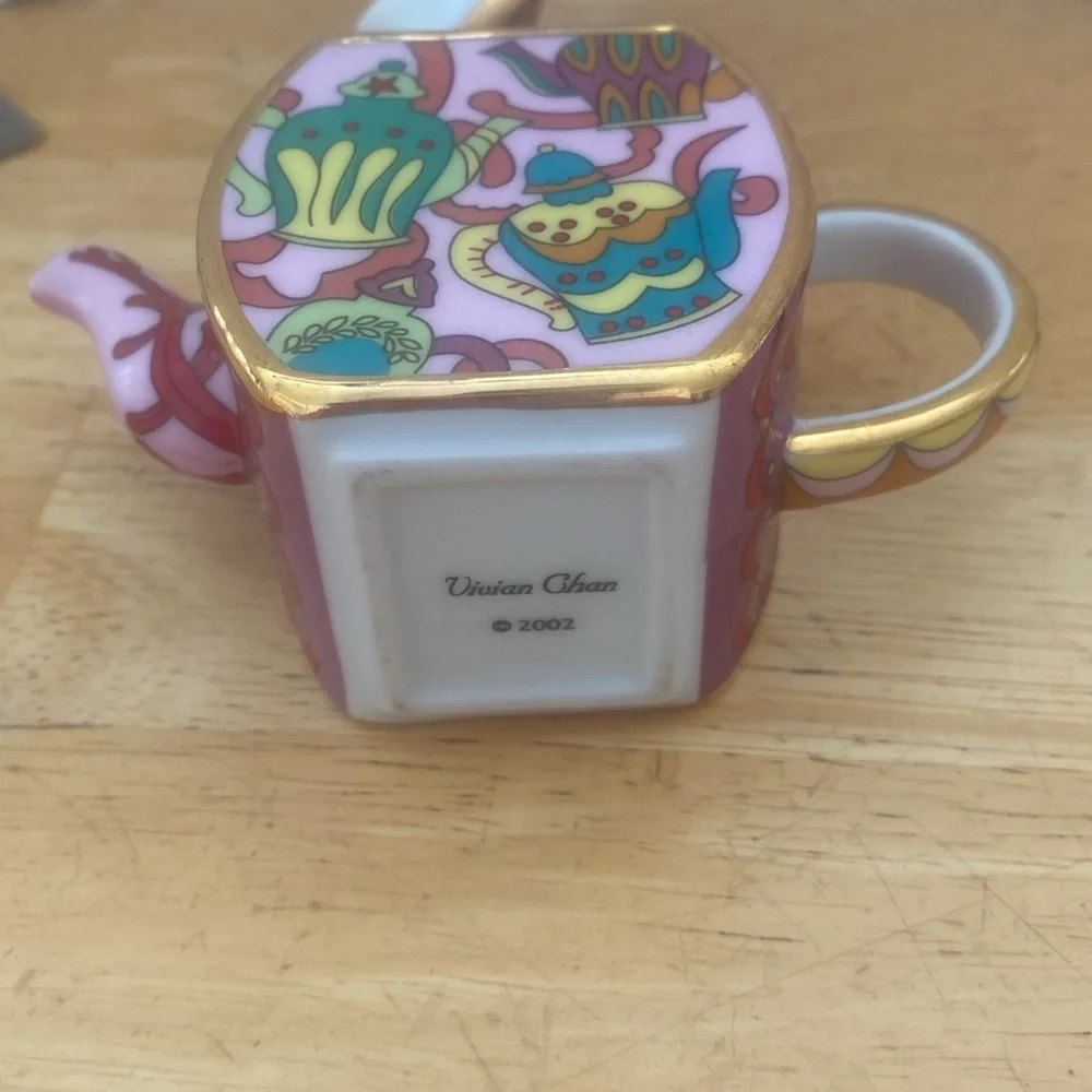 Vintage Vivian Chan miniature teapot 2002 excellent condition pink green